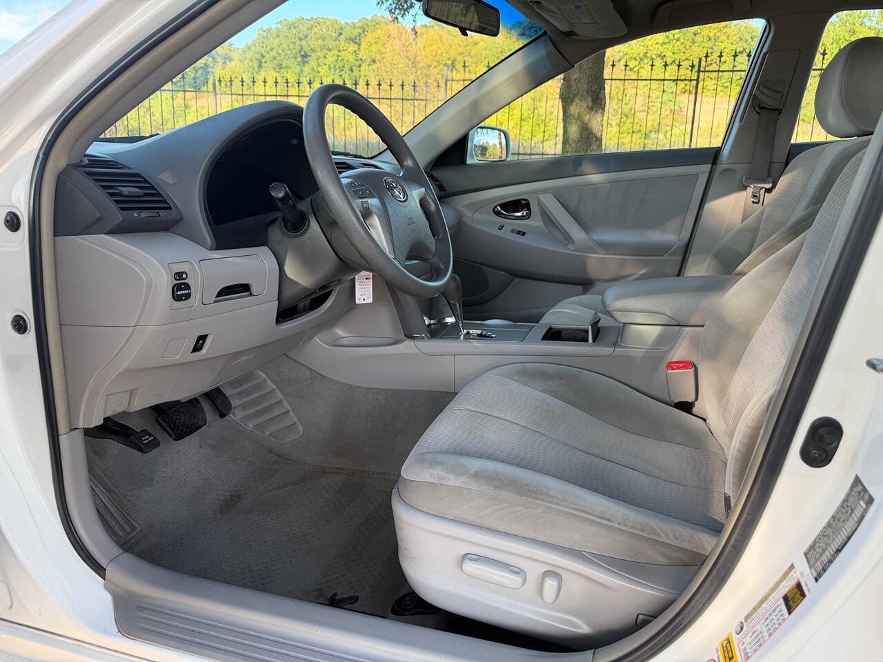 Used 2010 Toyota Camry LE FWD image 15