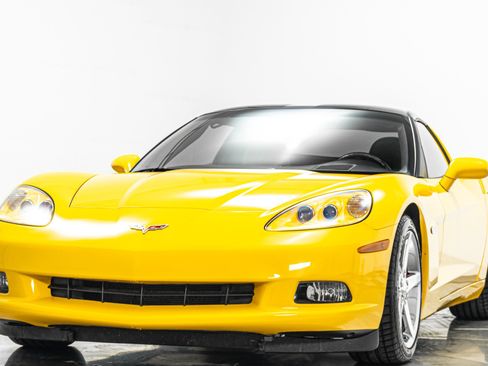 Used 2005 Chevrolet Corvette Coupe w/ Preferred Equipment Group RWD image 5