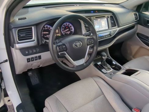Certified 2018 Toyota Highlander Limited Platinum image 9