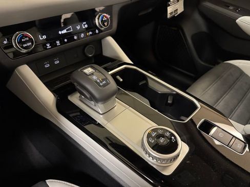 New 2026 Mitsubishi Outlander SE image 19