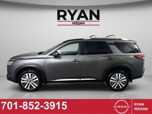 New 2025 Nissan Pathfinder Platinum image 9