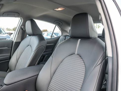 Used 2024 Toyota Camry SE FWD image 17