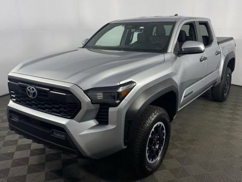 Used 2025 Toyota Tacoma TRD Off-Road AWD/4WD image 3