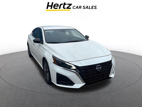 Used 2025 Nissan Altima 2.5 SV image 1