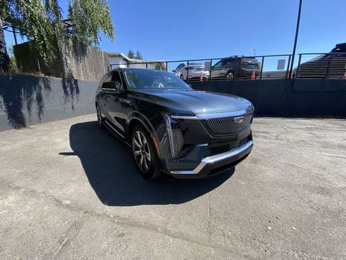 Certified 2025 Cadillac Escalade IQ Luxury 1 w/ Smart Trailering package AWD/4WD image 8