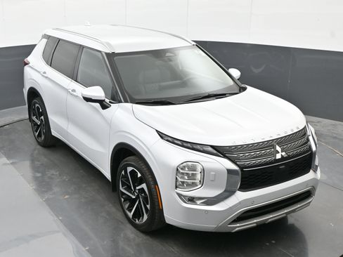 Used 2024 Mitsubishi Outlander SEL AWD/4WD image 33