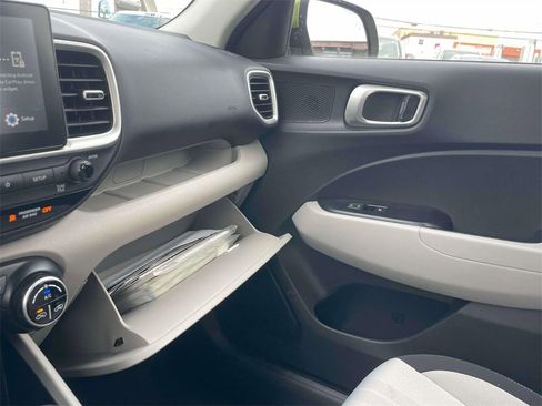 Certified 2023 Hyundai Venue SEL image 33