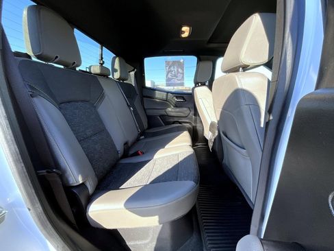 Used 2024 Chevrolet Colorado ZR2 w/ Technology Package image 18