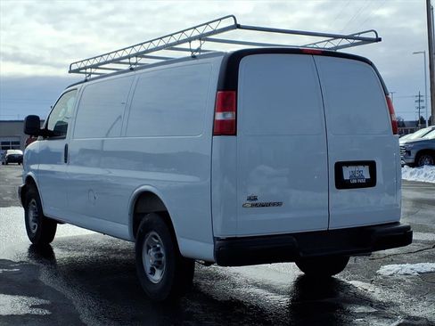 Used 2025 Chevrolet Express 3500 Work Van w/ Driver Convenience Package image 5