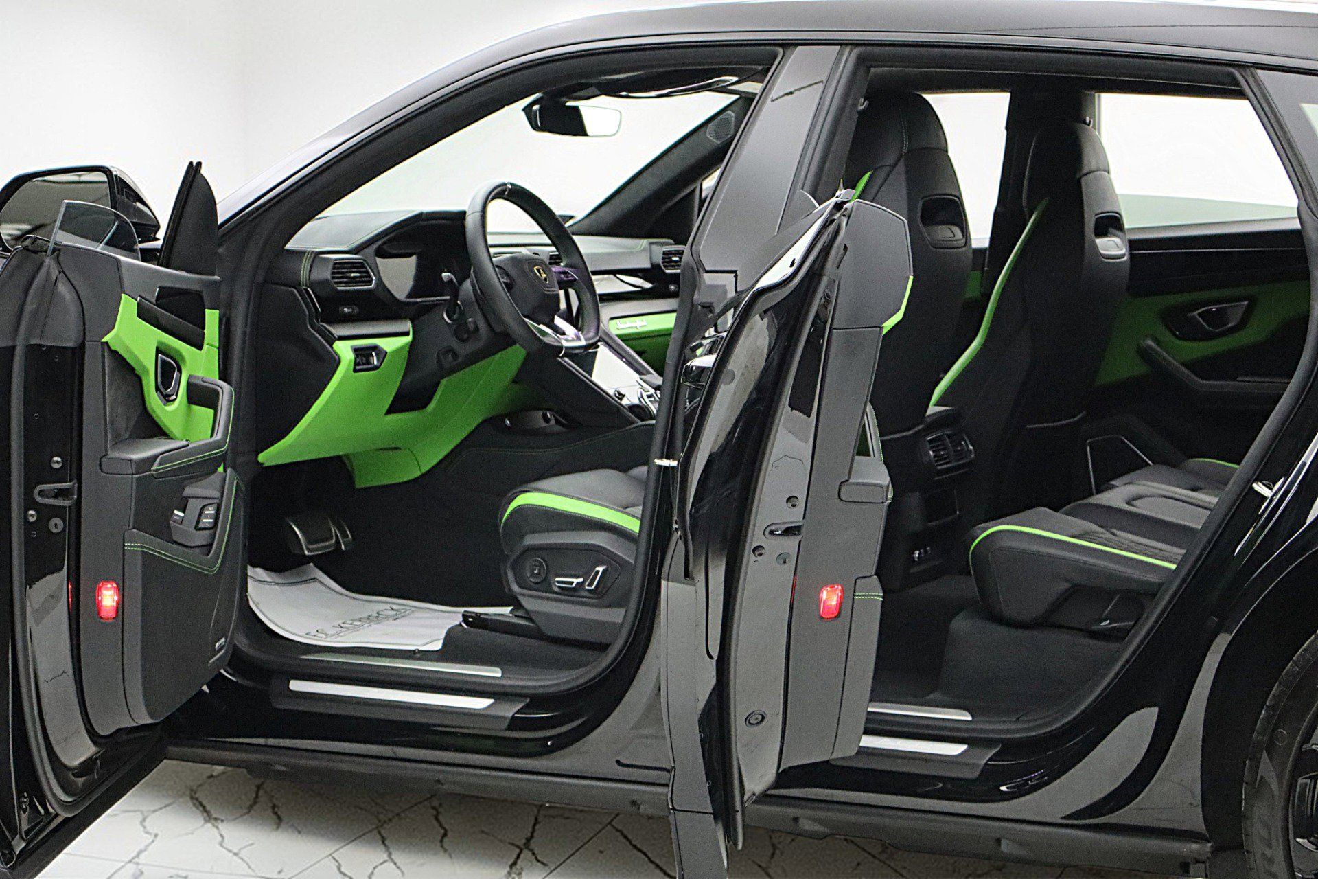 Used 2024 Lamborghini Urus S AWD/4WD image 5