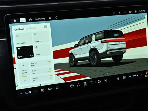 Used 2024 Rivian R1S Adventure image 23