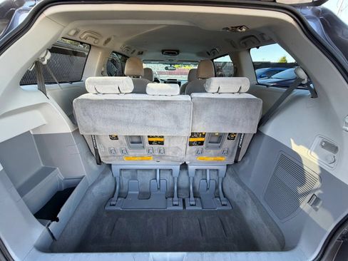 Used 2013 Toyota Sienna LE w/ Towing Pkg AWD/4WD image 12