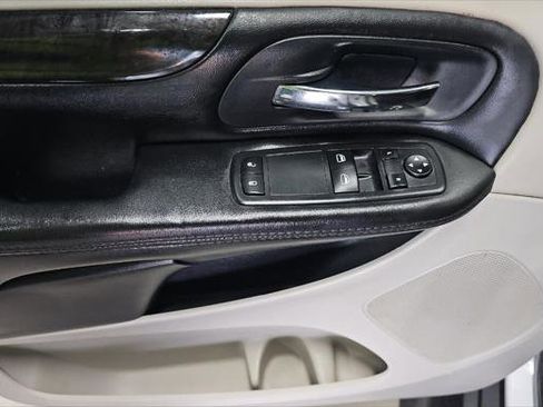 Used 2015 RAM C/V Tradesman FWD image 19