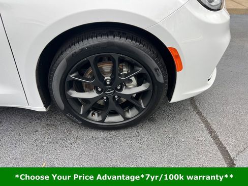 Certified 2025 Chrysler Pacifica Limited image 14