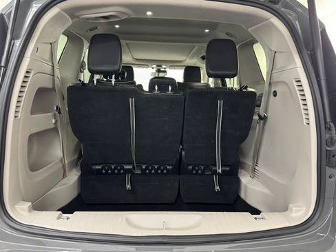 Used 2023 Chrysler Pacifica Limited FWD image 34