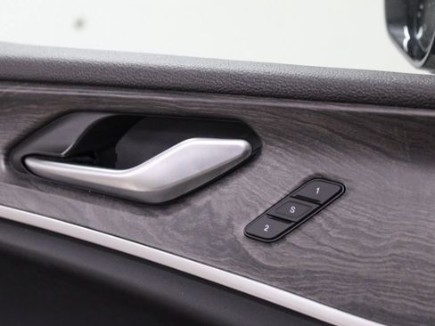 Used 2024 Jeep Grand Cherokee L Limited w/ Luxury Tech Group II image 17