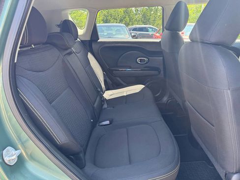 Used 2014 Kia Soul + w/ Audio Package FWD image 21
