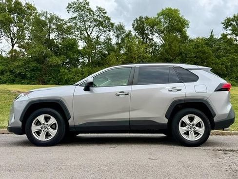 Used 2019 Toyota RAV4 XLE AWD/4WD image 6