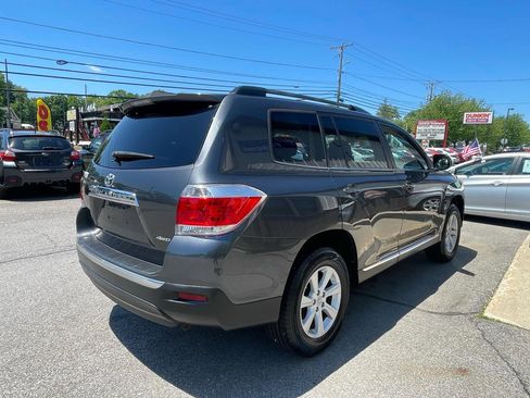 Used 2011 Toyota Highlander 4WD w/ Tech Pkg image 4