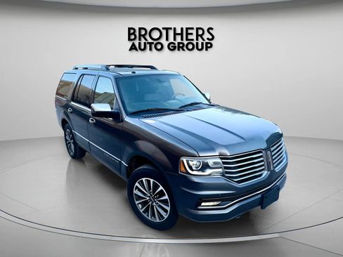 Used 2016 Lincoln Navigator Select RWD image 1