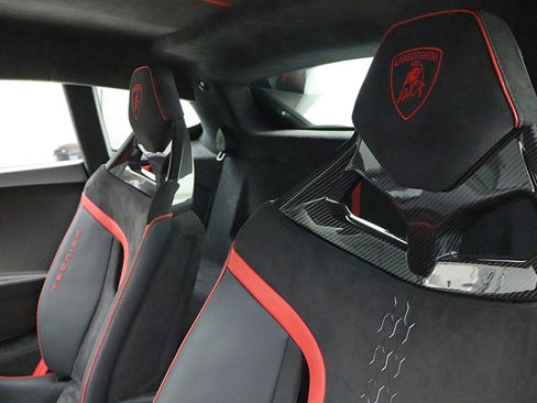 Used 2023 Lamborghini Huracan Tecnica image 34