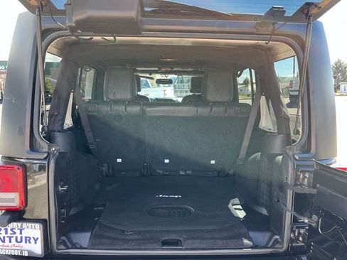 Used 2016 Jeep Wrangler Unlimited Sahara AWD/4WD image 38
