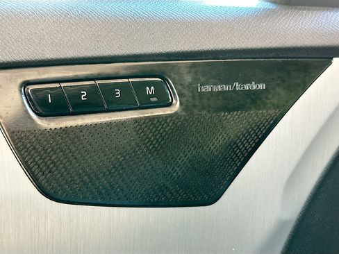 Used 2021 Volvo XC90 T5 Momentum image 17