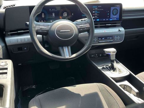 Used 2024 Hyundai Kona SEL FWD image 2
