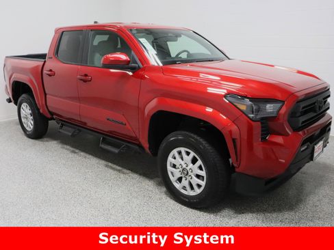 Used 2025 Toyota Tacoma SR5 image 4