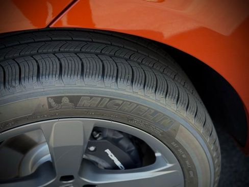 New 2025 Porsche Macan AWD/4WD image 15