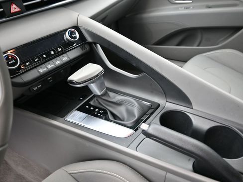 Certified 2025 Hyundai Elantra Sport image 17