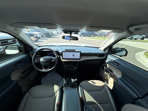 Used 2025 Ford Maverick Lariat AWD/4WD image 19