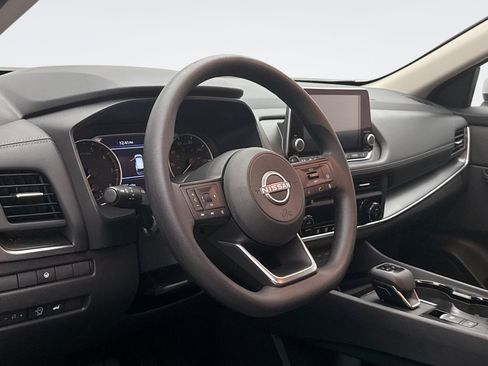 Used 2024 Nissan Rogue SV AWD/4WD image 7
