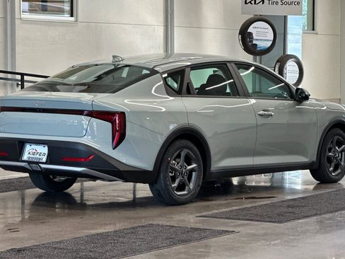 New 2026 Kia K4 LXS image 3