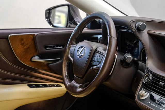 Used 2018 Lexus LS 500 w/ Accessory Package (Z1) RWD image 19