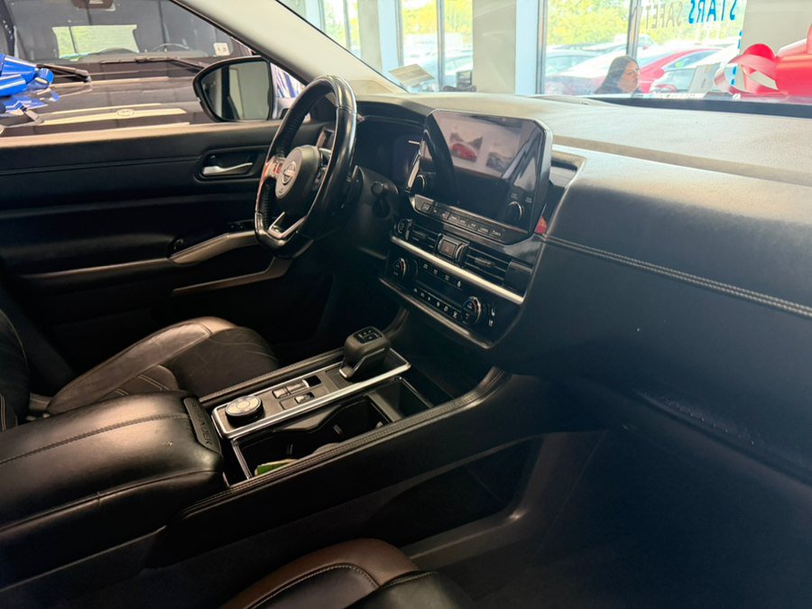 Used 2022 Nissan Pathfinder Platinum AWD/4WD image 42