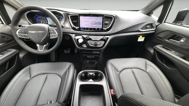 New 2025 Chrysler Pacifica Select AWD/4WD image 15