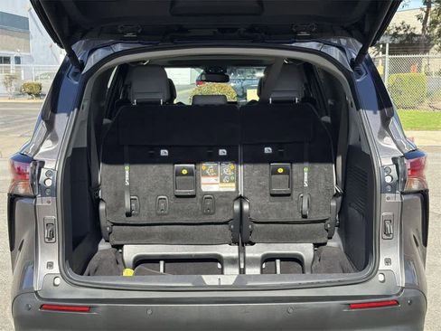 Used 2022 Toyota Sienna XLE w/ XLE Plus Package image 30