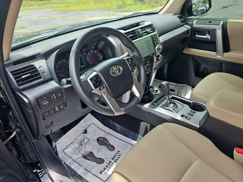 Used 2022 Toyota 4Runner SR5 Premium w/ Moonroof Package AWD/4WD image 17