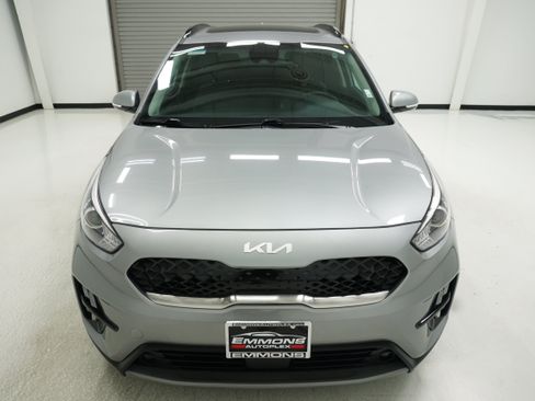 Used 2022 Kia Niro Touring Special Edition FWD image 2