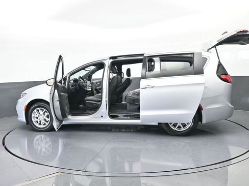 New 2026 Chrysler Pacifica Select image 71