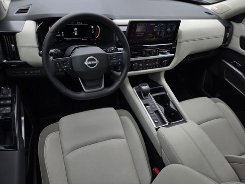 Certified 2026 Nissan Pathfinder SL w/ SL Premium Package FWD image 18