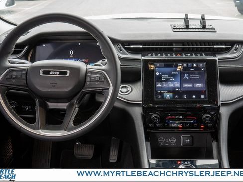 Certified 2023 Jeep Grand Cherokee Laredo image 14