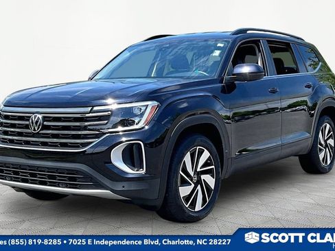 Used 2025 Volkswagen Atlas SE FWD image 3