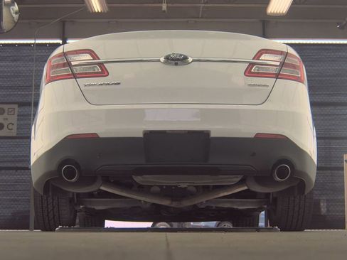 Used 2016 Ford Taurus SE FWD image 2