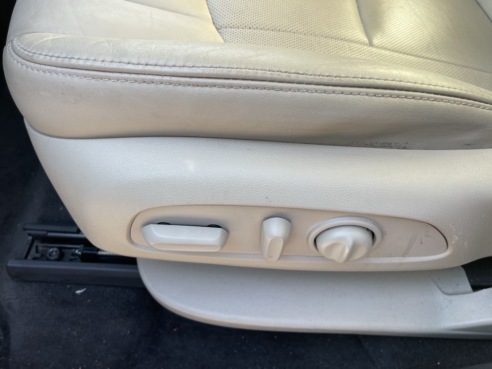 Used 2020 Buick Enclave Essence AWD/4WD image 12