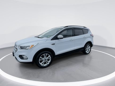 Used 2018 Ford Escape SE image 4