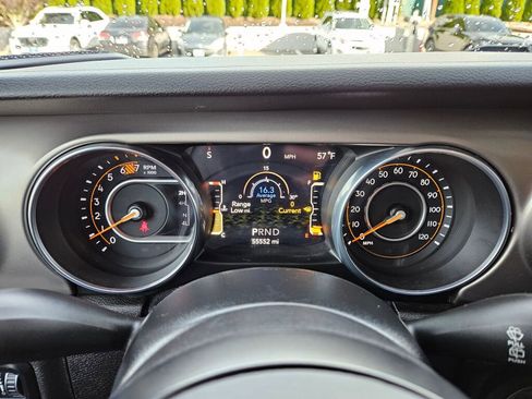 Used 2020 Jeep Wrangler Unlimited Sport w/ Technology Group image 17