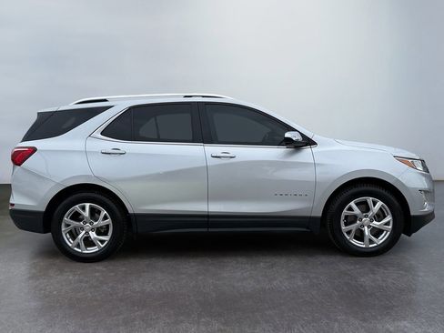 Used 2019 Chevrolet Equinox LT w/ LPO, Chrome Package image 2