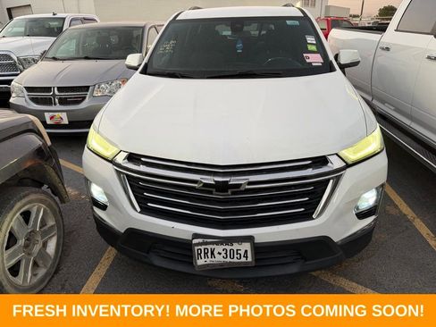 Used 2022 Chevrolet Traverse LT image 2